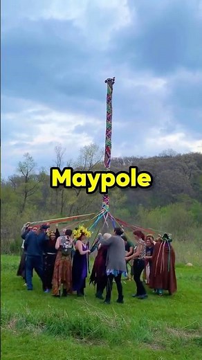 What is The Maypole Dance? (‪@SelenaFox‬)