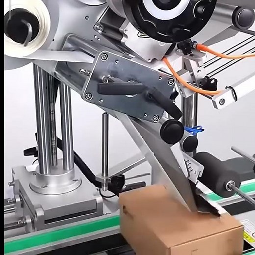 Automatic flat labeling machine, carton corner labeling machine