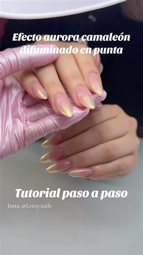 Valeria Alexandra on Instagram: "Tutorial de uñas con efecto aurora camaleón con difuminado en punta 🤍 #lexxynails #uñas #nails #tutorialdeuñas #efectoaurora"