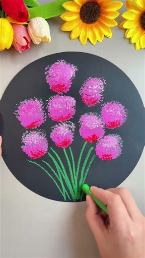 Use paint to make a beautiful card for Mom—give it a try! #ParentChildCrafts #KindergartenCrafts #DI