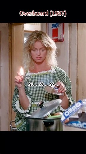 The Funniest Kitchen Scene! Annie Burned & Covered In Fire Extinguisher Foam 🧯😂