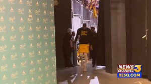 328K views · 12K reactions | Lakers lose 123-100 to Phoenix but check out Anthony Davis giving his jersey and warmup to fans. Bailey Arredondo KESQ will have highlights from the game coming up at 10 and 11 p.m. Details: https://npnow.news/3S79lHX | KESQ News Channel 3 | Facebook