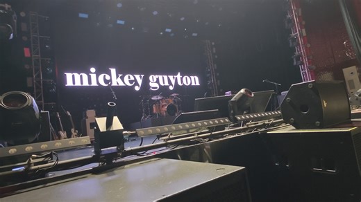 【20260123】米奇盖顿MickeyGuyton演唱会在放 ArethaFranklin的Natural Woman