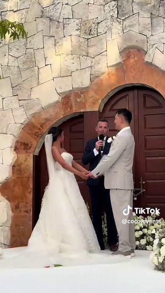 Destination wedding Tulum ✨🌴🌊 . . . . . #weddingplanners #mexicowedding #destinationwedding #weddingday #tulum #tulumweddings #entelado #bodasplaya #beachwedding #cancunwedding #petitewedding #cocoevents #cocoevnts #luxuryweddings #luxurywedding