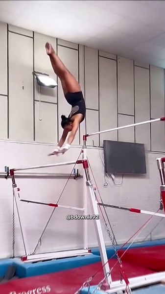 Standing on the bar is crazy + so powerful!🔥