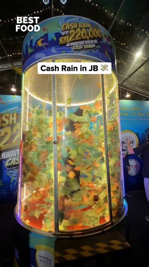 💸 Grab Cash in the Cash Tornado at Puteri Cove Quayside! 💸 Step into the ultimate Cash Tornado — back bigger and crazier for the Grand Finale! ✨ Up to RM100,000 cash ✨ 30 lucky winners ✨ Up to 40 seconds inside the Cash Tornado 🛍 How to Join: Spend RM50 in a single receipt at Puteri Cove Quayside to earn 1 token (T&Cs apply). Submit your entry at thepcq.com.my/cashrain and collect tokens before the event. Shop at Silver & Gold outlets to collect bonus tokens. 🎟 More tokens = higher chance to