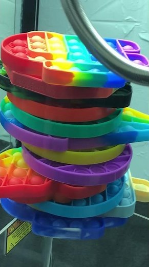This happened at the pop it claw machine...