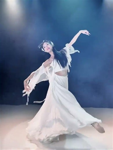 Running around in the newly bought smoke hood #Ibis Fairy#Flip jump#Atmospheric dance#Red-