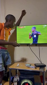 😭⚽Bola ibaba... 🇦🇴Angolan fan apwanya TV uku😆😂😂🤣🤣 | Generation Media Zambia