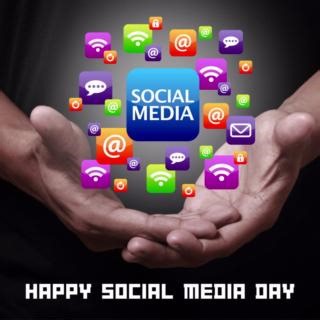 Happy Social Media Day. ❤️ This fast-paced, forever-changing social media world we live in has revolutionised communication and the way we interact with the world. 💬📲🌍 Let’s celebrate the positives of social media as it continues to change our lives and bring people together. #socialmedia #communication #bringingpeopletogether #connectingpeople #foreverchanging #love #facebook #instagram #twitter #snapchat #tiktok #linkedin | Australian College of Professionals