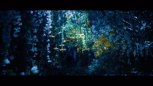 幾田りら - ikura(from YOASOBI) on Instagram: "TVアニメ『薬屋のひとりごと』第2期 OPテーマ「百花繚乱」Music Video 見ていただけてますか？💭 (こちらはティザー映像なので、是非皆さん本編をYouTubeでチェックしてね☑︎) 配信ジャケット＆CDパッケージのアートディレクションのみならず、Music Videoの監督も蜷川実花さんに務めていただきました！ @ninagawamika 今回なんと、京セラ美術館で開催中の「蜷川実花展 with EiM：彼岸の光、此岸の影」とコラボレーションさせていただき、蜷川さん率いる撮影チームの皆さんが、まさに"百花繚乱”な世界を作り上げてくださいました。 皆さま何度でも、ご堪能ください🪻"