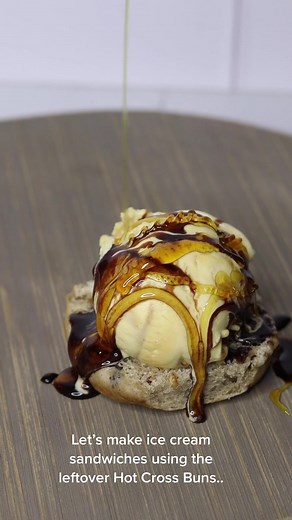 Ice cream sandwhiches using leftover Hot Cross Buns 😋👌🏽 #icecreamsandwich #fyp #hotcrossbuns