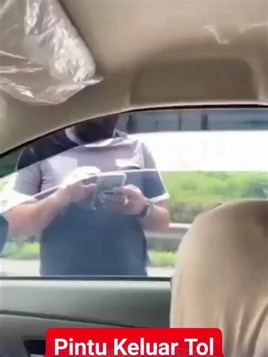 Diduga sekelompok DC mer4mpas mobil Rental yang dikendarai oleh beberapa wanita dari Jepara di pintu keluar tol Kaligawe Semarang ( 24-2-2026). #radarkudus #radarkudusviral #koranradarkudus