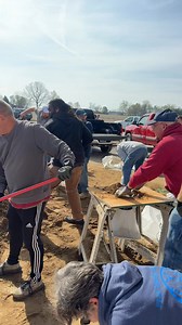 UPDATE: Sandbag operations are moving to Panther Creek. With heavy rainfall expected this week, sandbags are being made available to Daviess County residents (100 per household, proof of residency required). From now through noon, pickup is available at the Daviess County Operations Center (2620 KY 81) until noon. Pickup will then be moved to Panther Creek Park from 5–7:30 p.m. 🌧️ Daviess County Fiscal Court | Owensboro Times