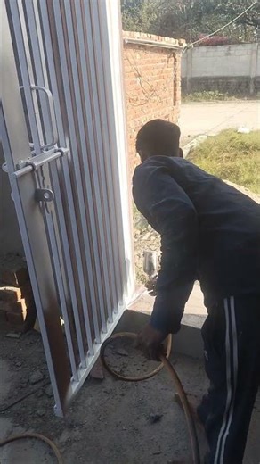 Gate main surfacer ho rha ha compressor machine se