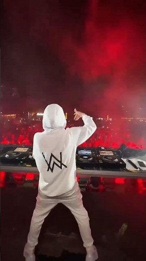 Alan Walker Alone live performance at Barsaati beach Dubai #alanwalkerconcert #walkerworld #barasti