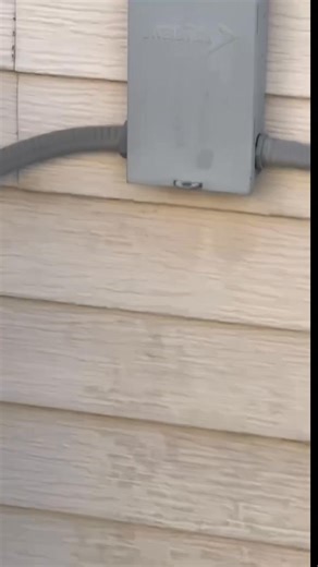 1️⃣ Built for the Outdoors Lennox designs their outdoor AC and heat-pump units to live outside year-round. In most cases, no winter cover is needed. 2️⃣ Skip the Full Wrap Plastic or vinyl covers trap moisture — leading to rust, corrosion, and even mold inside the unit. 3️⃣ Beware of Pests Fully enclosed covers can create a cozy home for rodents, which may chew wires and damage components. 4️⃣ If You Cover Anything… Cover Only the Top A top-only, breathable cover helps block falling ice, snow, o