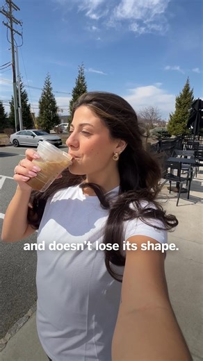 Built to inspire confidence and peak performance, the new Stride Flex Performance Tee combines high-quality materials with a perfect fit for unmatched comfort. ☁️ | Feetures