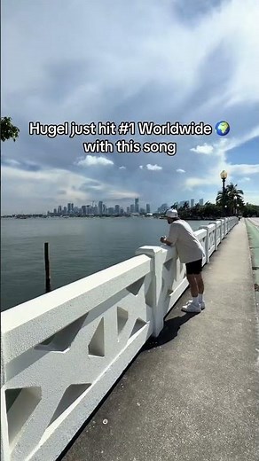 Hugel just hit #1 worldwide with his song Movin’ To The Sun on beatports global chart 📈 . #hugel
