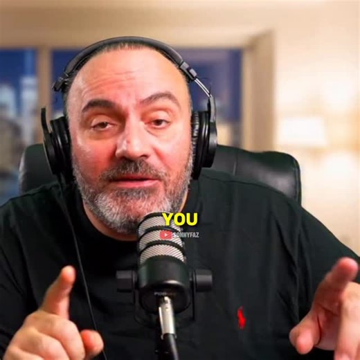 You Won’t Believe Where Graduation Gowns Come From 🎓🤯 The tradition of wearing academic regalia, the cap and gown seen in modern graduation ceremonies, has its roots in the Middle Ages. This practice was deeply influenced by the legacy of Islamic scholarship during the Golden Age (8th–13th centuries), particularly from renowned institutions such as Al-Qarawiyyin University in Morocco and Al-Azhar University in Egypt. During that era, Muslim scholars commonly wore long robes resembling today’s 