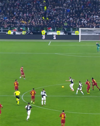 Counting down to our #CoppaItaliaFrecciarosa quarter-final vs. Empoli! 🆚✨ Watch some of our unforgettable goals in the competition! 🔥 | Juventus