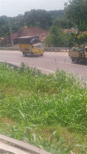 truk oleng driver muda #automobile #bussid #masukberanda #indonesia24jam #fypシ゚viral