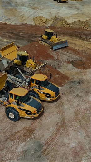 Teamwork #ItStartsWithUs #Landmark #Construction #LandmarkConstruction #HeavyEquipment #Excavator #Dozer #DumpTruck #Earthmoving #DirtWork #Sitework #CivilConstruction Volvo Construction Equipment Komatsu Linder Industrial Machinery Ascendum Machinery | Landmark Construction Company, Inc.