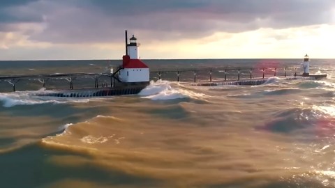 Watch 30-foot waves smash Great Lakes ships