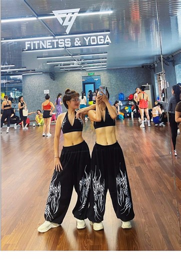 Hãy luôn mạnh mẽ, vượt qua mọi thử thách bạn HOÈN nha Body combat nơi khởi nguồn của sức mạnh #liênđoànthểthao_việtnam #liênđoànthểthao_tphcm #khóađàotạohdv_aerobicfitness_level_1 #TeamHuyềnMít_ThếChâu #chuyênđộbody_chuẩns_cẩmpha