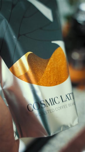 Just a quick teaser with @cosmic.garden.coffee ‘s Cosmic Latte blend. Phenomenal with milk based drinks. Use my discount code holypuck15 for 15% off on your purchase with them. Have a puckin good day! ♥️ #homebarista #uaecoffee #specialitycoffee #specialitycoffeeroasters #coffeeaddict #coffeeenthusiast #holypuckcoffee