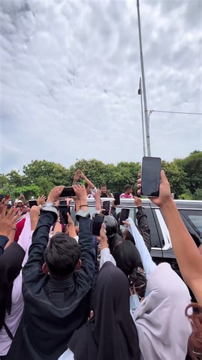 Valen Menghibur di Pamekasan: Konser Spektakuler