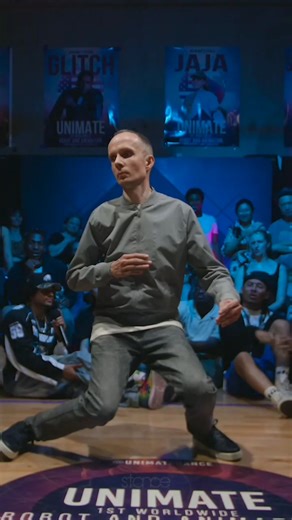 "You never said anything about an android being on board, why not?" Meanwhile.. the android is training, not military training 😁😁 #SigourneyWeaver #ripley #movie #Alien #aliens #alien3 #alienresurrection #hollywood #Sigourneyweaverfanspage #Movies #films #xenomorphfanspage #giger #Xenomorph #uscm #PredatorFanspage | Xenomorph Fanspage