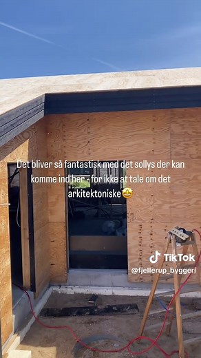 Instagram: Fjellerup_byggeri Vi har knoklet i sidste uge!💪 Det har både budt på mere beklædning, tagdækning, isolering og tagrender. #bygselv #fjellerup #sommerhus #udlejning #fjellerup_byggeri #husbygger #boligdrømme #novasol
