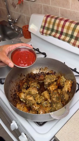 Flavorful brown stew turkey wings made simple