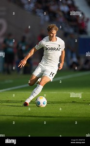 24 September 2023, Hesse, Frankfurt/M.: Soccer: Bundesliga, Eintracht Frankfurt - SC Freiburg, Matchday 5, Deutsche Bank Park. Freiburg's Yannik Keitel. Photo: Thomas Frey/dpa - IMPORTANT NOTE: In accordance with the requirements of the DFL Deutsche Fußball Liga and the DFB Deutscher Fußball-Bund, it is prohibited to use or have used photographs taken in the stadium and/or of the match in the form of sequence pictures and/or video-like photo series Stock Photo - Alamy