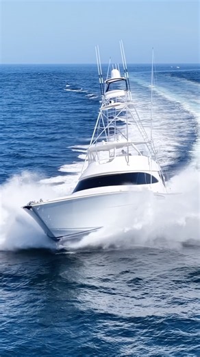 72’ Viking Golden Gaff coming into Destin #sportfish #yacht #vikingyachts