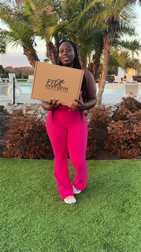 POV: you don’t have time to work out… so you move anyway. This weighted hoop? Game changer. It’s comfy on my waist, super easy to use, and I don’t gotta do a whole workout plan — I just clip it on, move my hips, and let it do its thing. Minimal effort, still active, still outside. Proof you don’t need hours… you just need movement. @Fit On Form #Fit#FitOnFormv#MoveAnywayi#WeightedHulaHoopf#SoftFitnesss#EasyWorkout