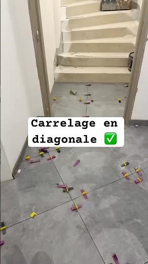 Pose de carrelage grand format : alignement en diagonale, étape par étape !