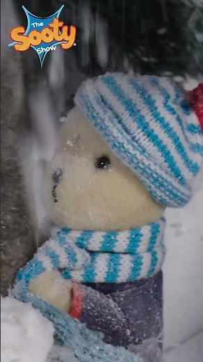 Let's have a snow fight! ❄️☃️ #shorts #thesootyshow #christmas |‪@TheSootyShowOfficial‬ ​