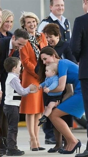 Kate Middleton Introduces Baby Prince George During Australia Tour | Heart-Melting Royal Moment