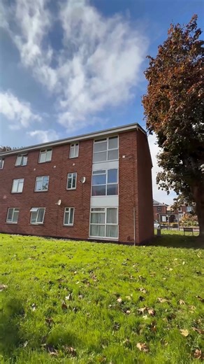 EXETER | 2 Bed | £160,000 A fantastic first home or investment opportunity in Exeter 🌿 Located on Rifford Road, this well-proportioned first-floor apartment offers light, space and convenience in a popular residential area within easy reach of the city centre, the RD&E Hospital, and major transport links including the M5. Inside, a spacious sitting and dining room provides plenty of natural light, with a well-fitted kitchen just off the main living space. There are two bedrooms, including a gen