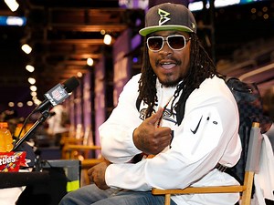 VIDEO: Marshawn Lynch gets a 'Beast Mode' fish tank | theScore
