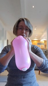 This video brilliantly explains contractions—with a balloon and a ping pong ball 😯 Read more: https://trib.al/neJmvCO (via) Caters News | Motherly