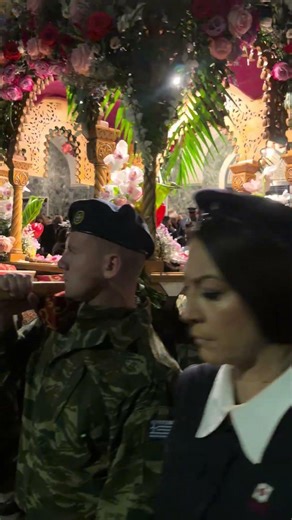 Η περιφορά του Επιταφίου από τον Άγιο Αχίλλιο Λάρισας