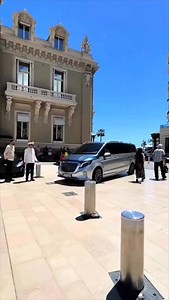 6K views · 859 reactions | Das ist kein Auto. Das ist Intelligenz. Das ist Zukunft. KLASSEN V-Class VIP gebaut für Menschen, die der Zeit voraus sind. | Paul KLASSEN | Facebook