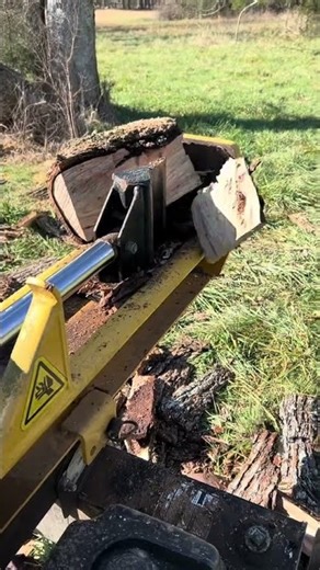 Splitting #firewood with a #countyline #splitter #satisfying #homestead #countryliving