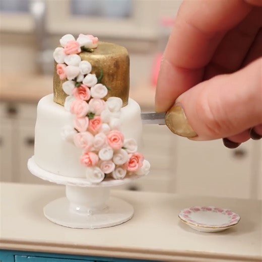 Adorable! Tiny Wedding Cake in my miniature kitchen ❤️ | Ann Reardon How To Cook That