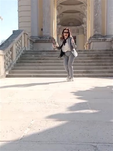 59 und ein Tag 💃 Frühstück bei der Gloriette in Wien, Sonne und ein paar Bachata-Schritte. Lebensfreude kennt kein Alter.#bachata #lebensfreude #wien #tanz #energie