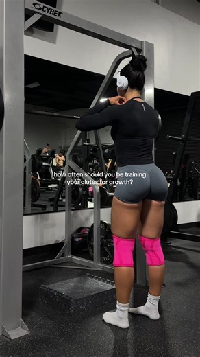 how often should you be training for glute growth? are you overworking your glutes? let’s talk about it!! one of the most common mistakes i see are girls training TOO MUCH because they think more is better — that’s not always the case 👀 wearing @DFYNE — dc TRINA 🤍 lifting gear from @UPPPER Gear — ac TRINA 🫶 join my 4-WEEK CHALLENGE starting monday, march 2nd, designed to help you get on track with your fitness journey and train like me!! with two glute days, my goal is to help you build your 