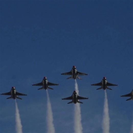 🤩 Look up, DMV! The U.S.A.F. Thunderbirds are headlining the 2025 JB Andrews Air Show. For the ultimate Air Show Network VIP Experience, upgrade to Flight Line Club™ or Premium Box Seats 🎟️ September 13 & 14 at Joint Base Andrews | Air Show Network